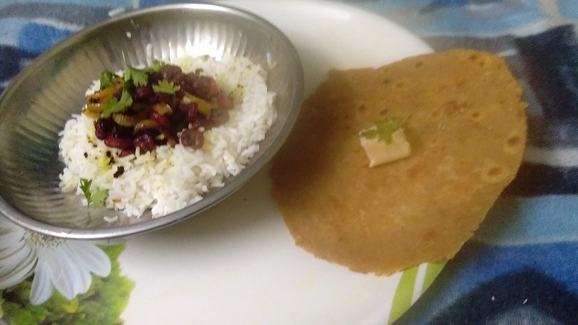 Chapati avec un curry de haricots rouges rajmah curry